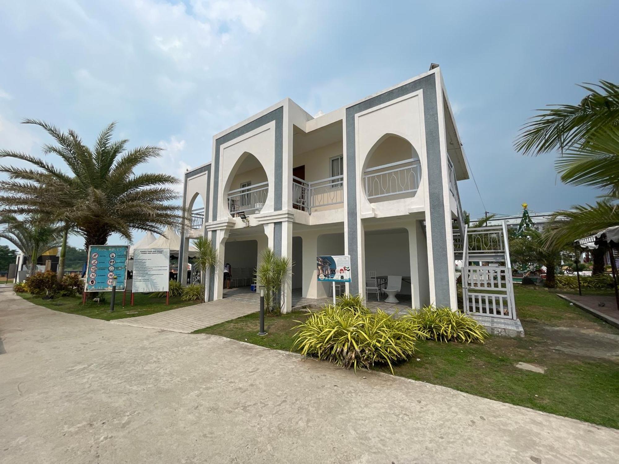 Torres Farm Resort Powered By Cocotel Naic Exterior photo