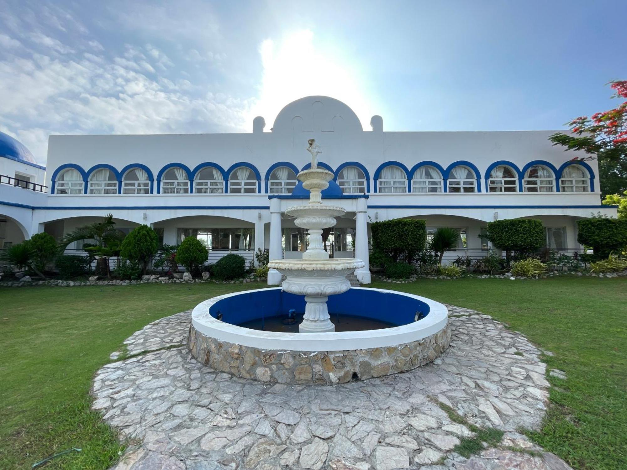 Torres Farm Resort Powered By Cocotel Naic Exterior photo