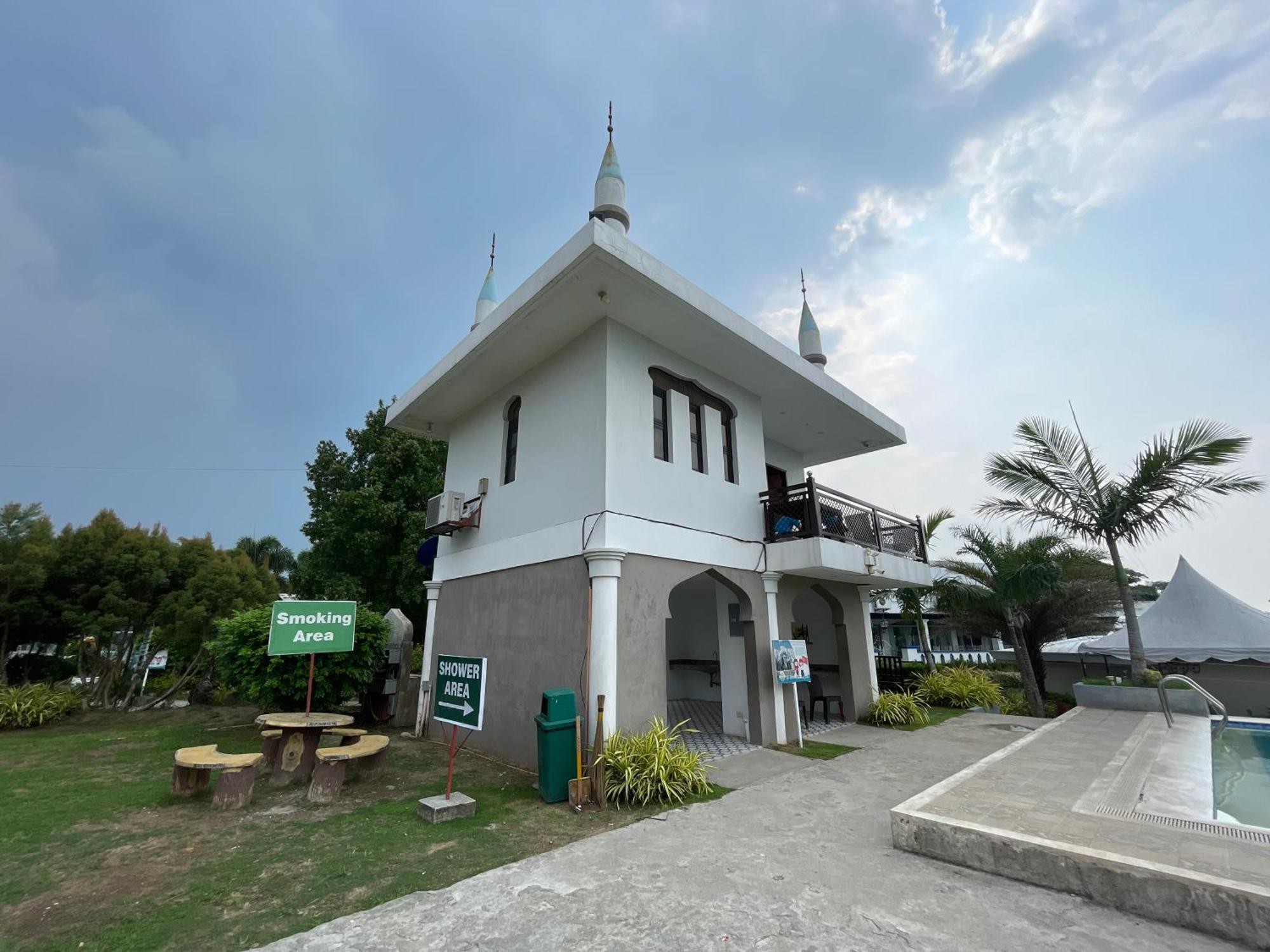 Torres Farm Resort Powered By Cocotel Naic Exterior photo