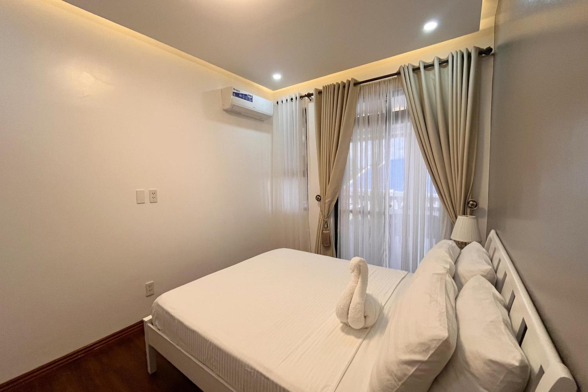 Torres Farm Resort Powered By Cocotel Naic Room photo