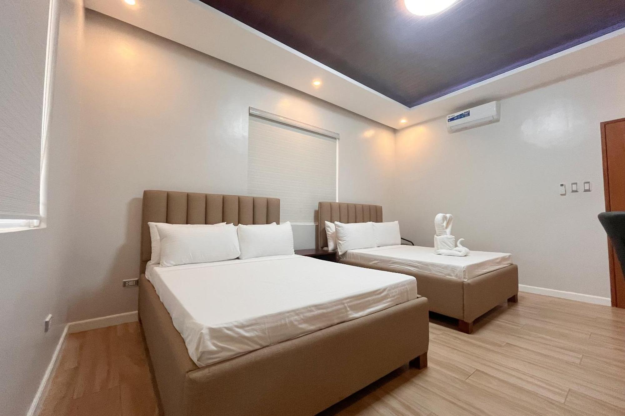 Torres Farm Resort Powered By Cocotel Naic Room photo