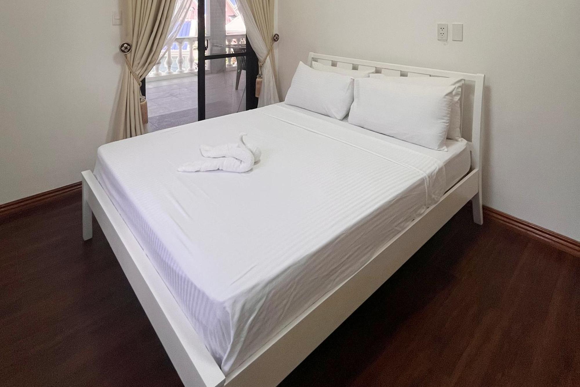 Torres Farm Resort Powered By Cocotel Naic Room photo