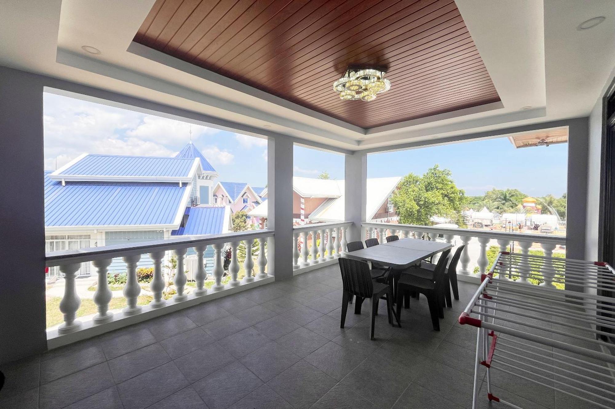 Torres Farm Resort Powered By Cocotel Naic Room photo