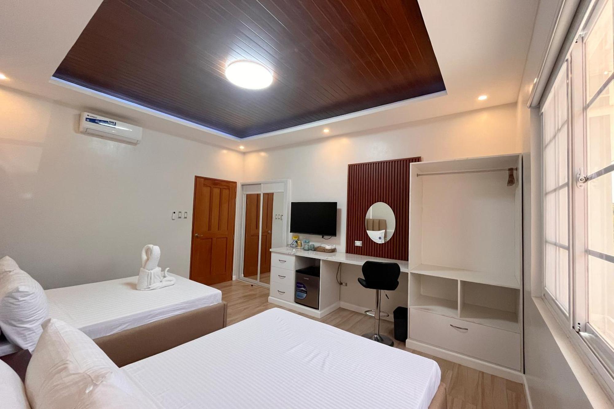 Torres Farm Resort Powered By Cocotel Naic Room photo