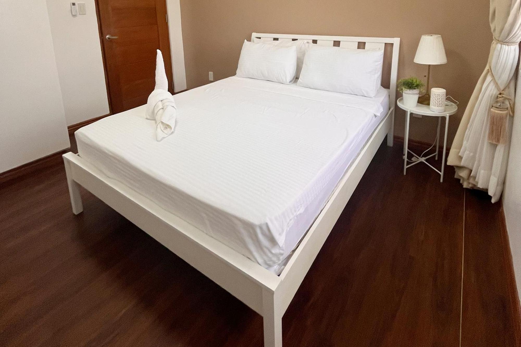 Torres Farm Resort Powered By Cocotel Naic Room photo