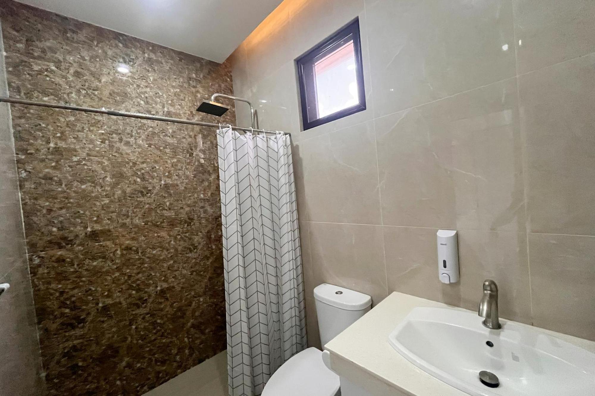 Torres Farm Resort Powered By Cocotel Naic Room photo