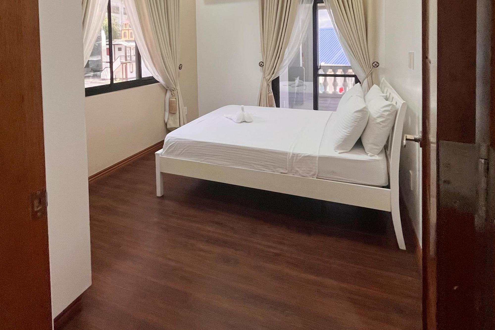 Torres Farm Resort Powered By Cocotel Naic Room photo